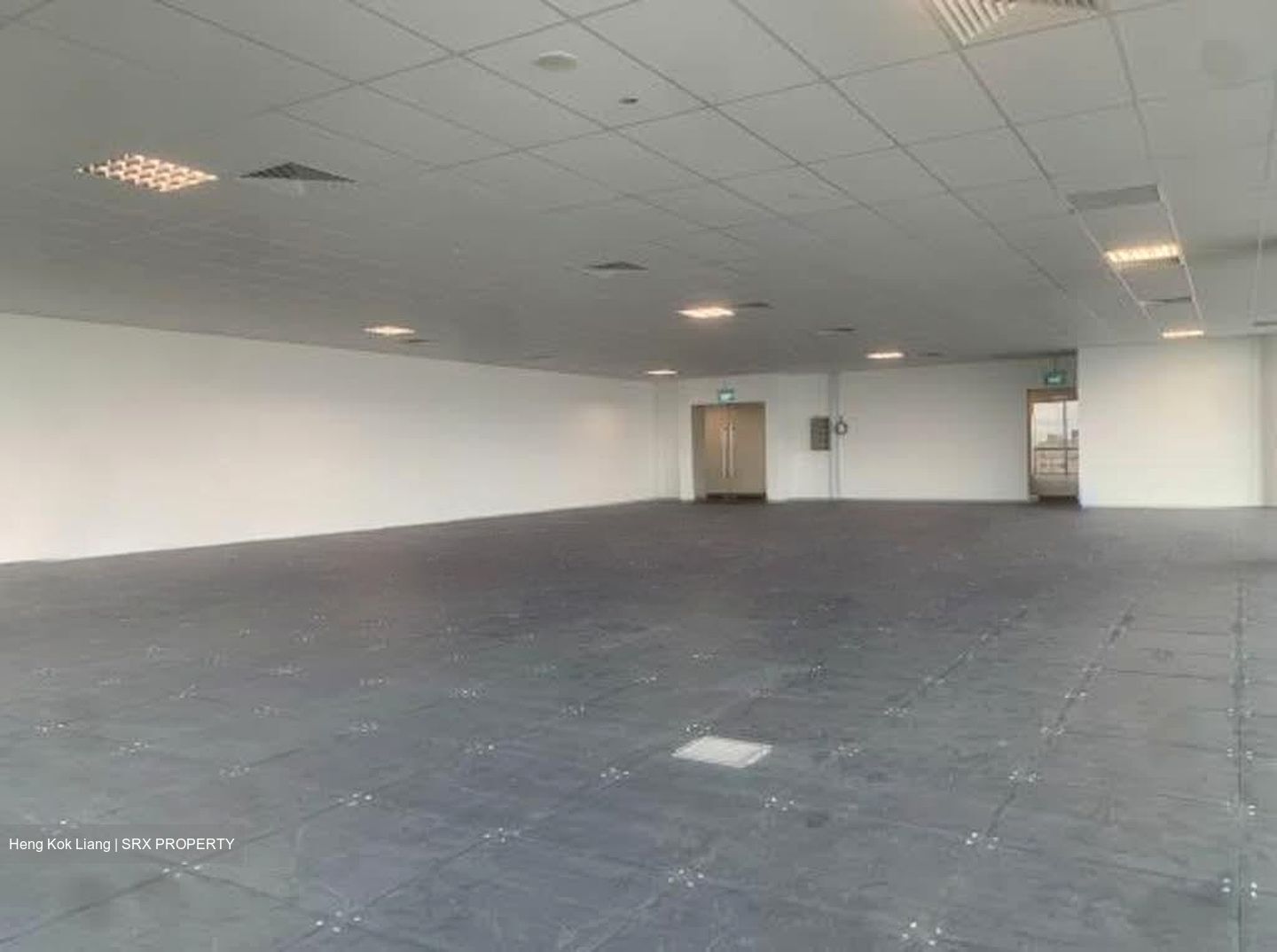 Woods Square (D25), Office #594032551